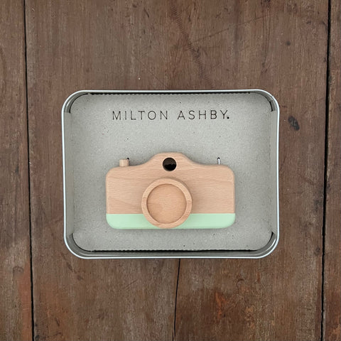 Camera Milton Ashby